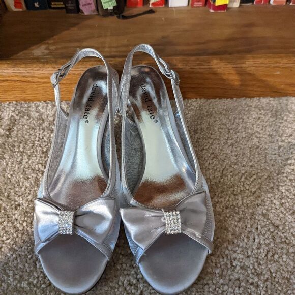 David Tate silver mesh sling back kitten heels bow and rhinestone  sz 7 euc - Picture 1 of 5